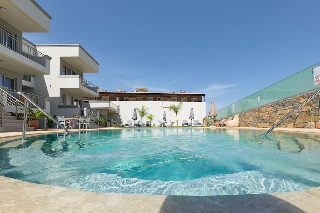 Superior Family Apartment W/Pool Dining Area Sztavroménosz Kültér fotó